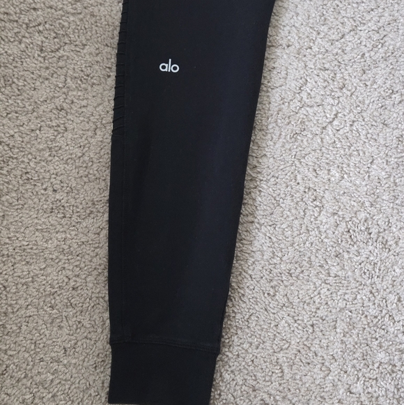 Alo Yoga Womens Urban Moto Sweatpant Joggers Small Black Slim Fit Casua Travel - Picture 9 of 15